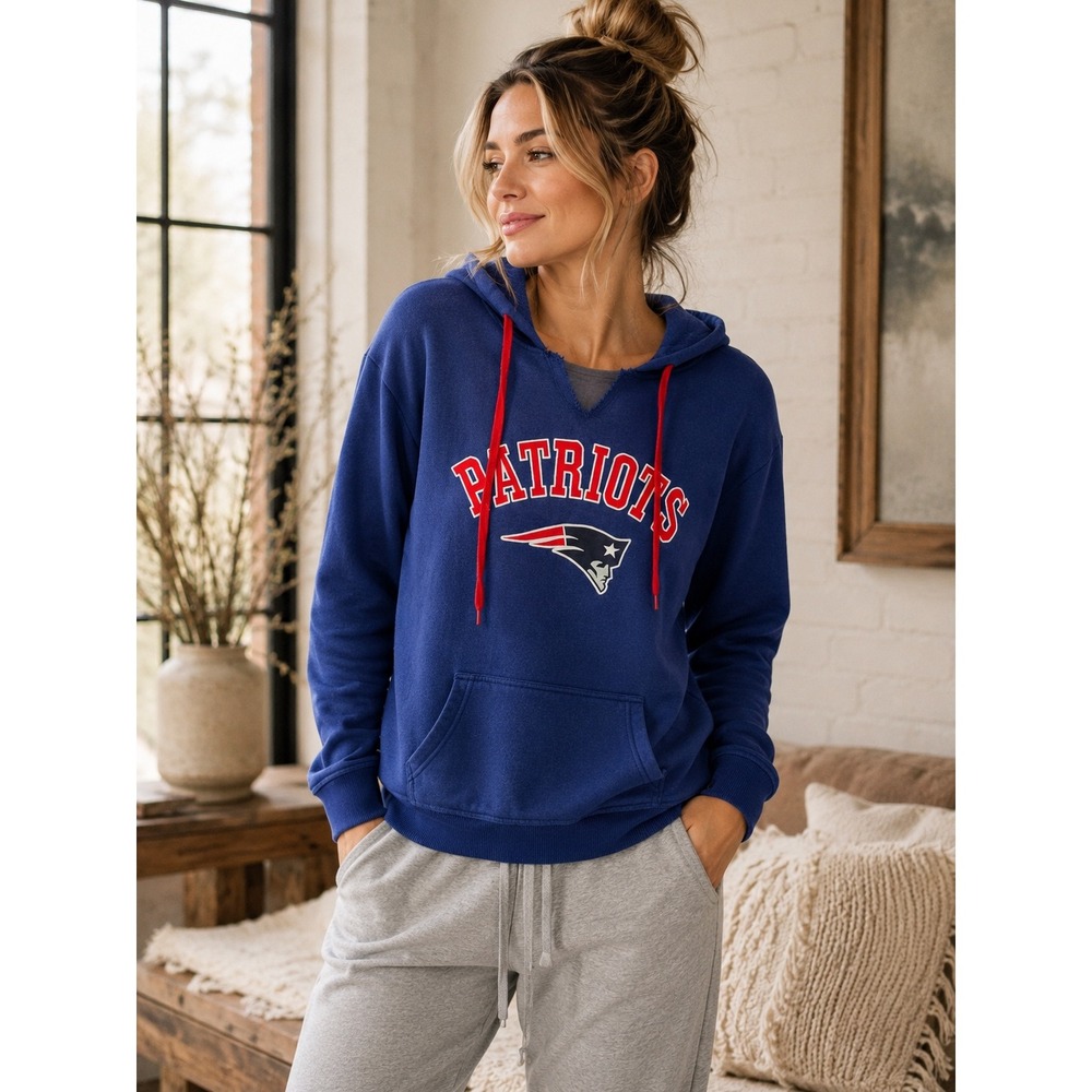 New England Patriots Hoodie Women's Large Blue NFL Football Pullover Sweatshirt